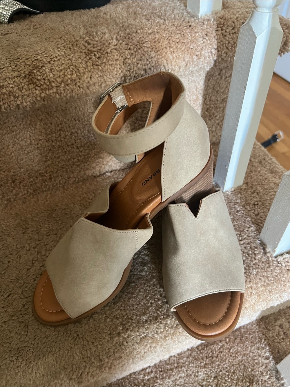 Lucky Brand Women's Tan Ankle-Strap Open-Toe Sandals